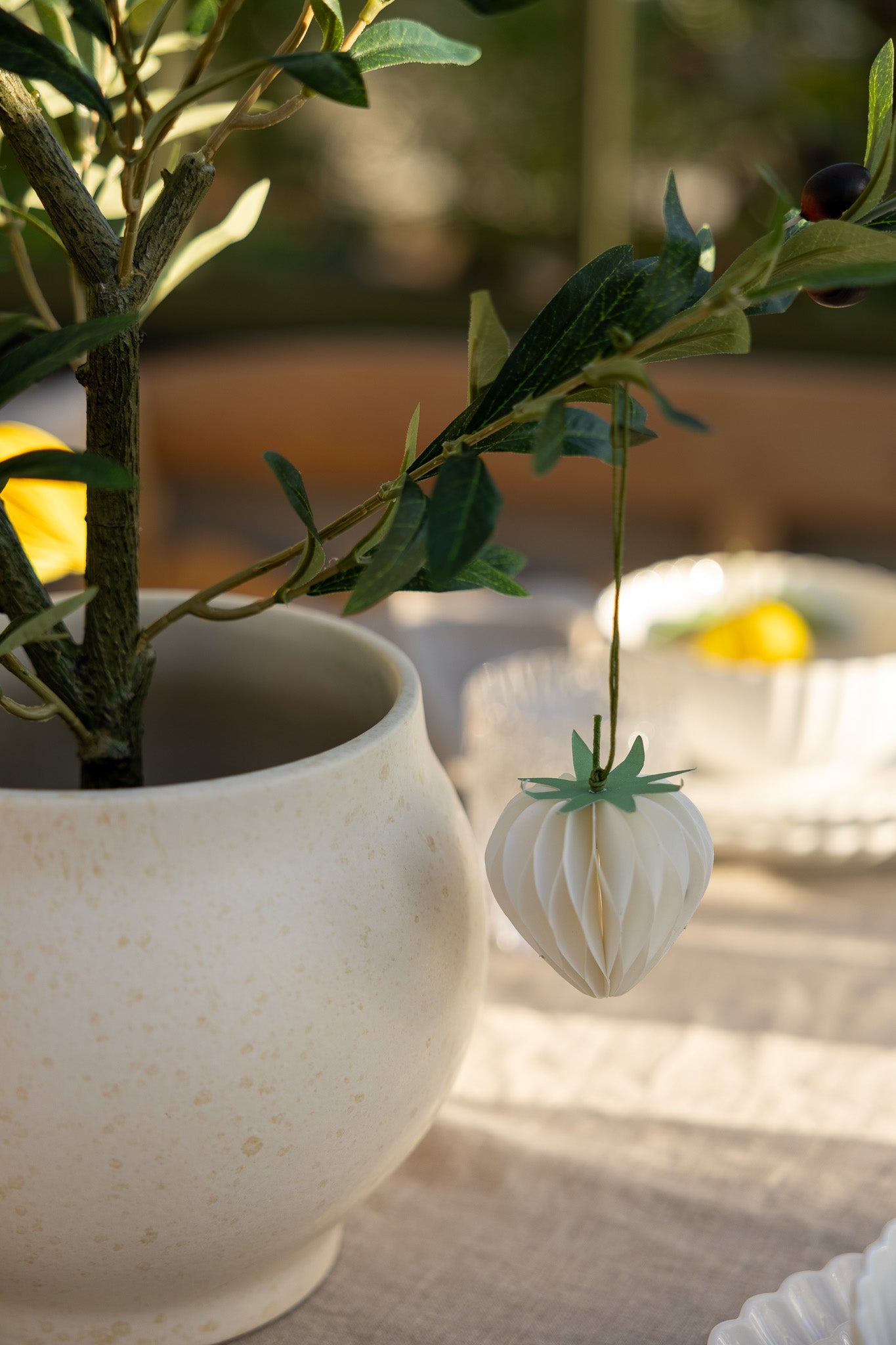 ERDBEER Anhänger I weiss