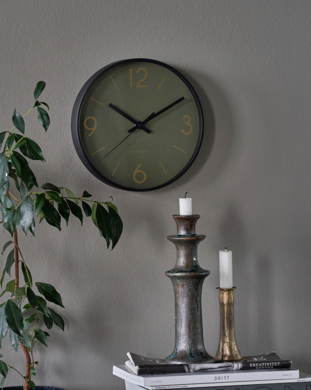 Wanduhr Tannengrün