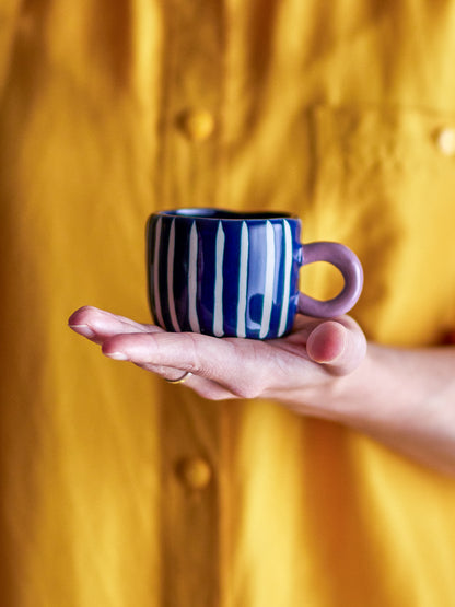 Tasse mit Streifen  I dunkelblau