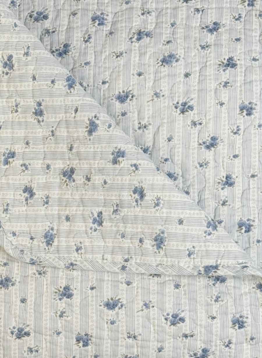 Quilt I  blaue Blümchen
